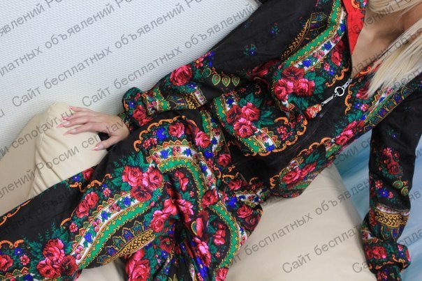 Фото: Модный женский костюм, выполненный в русском стиле