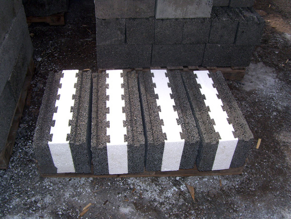Фото: Блоки керамзитные с утеплителем продам