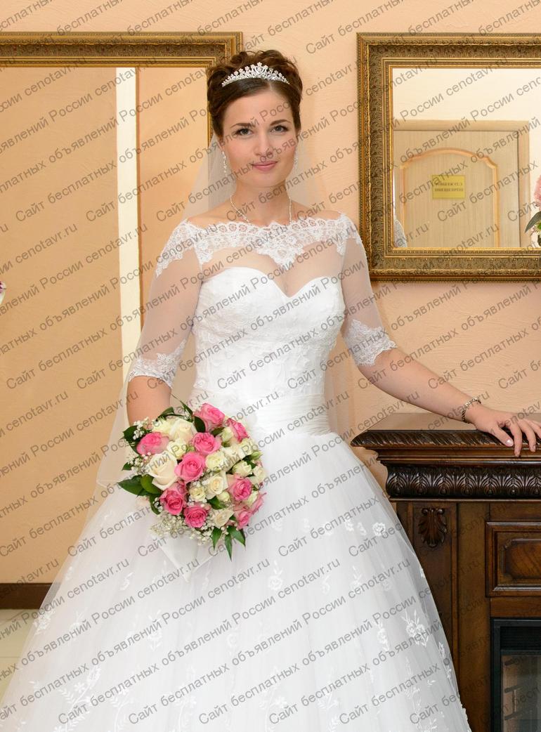 Фото: Кружевное пышное свадебное платье с вышивкой